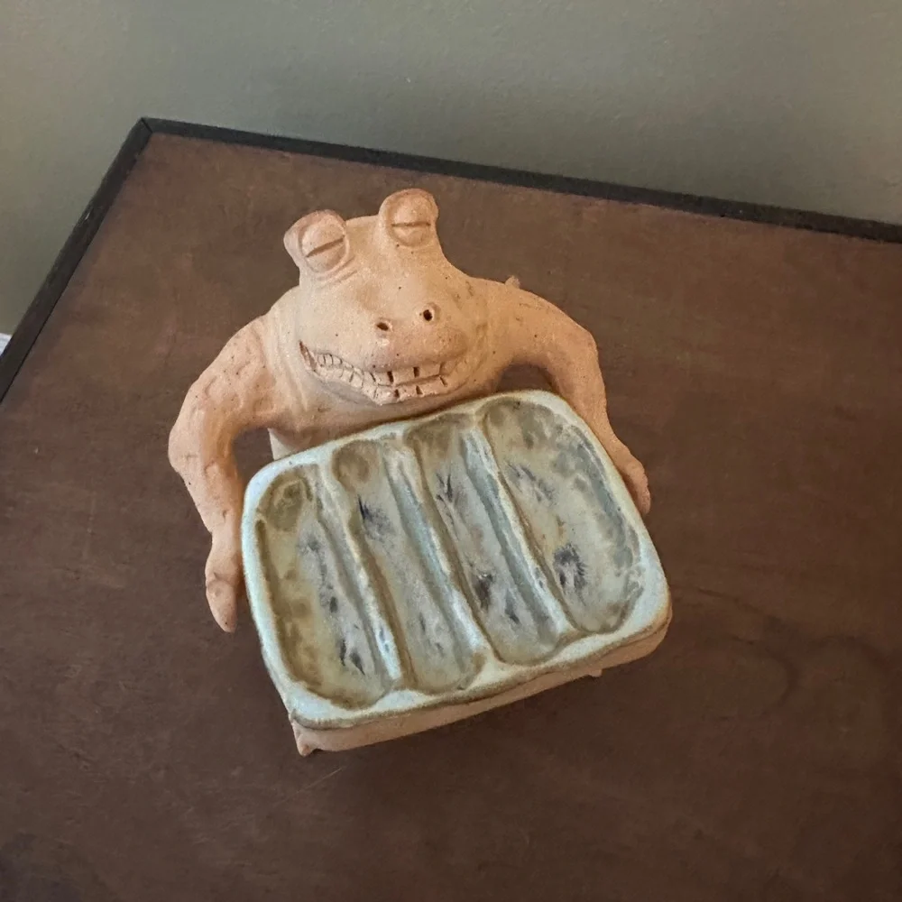 Unique Alligator Ceramic Soap Dish/Holder